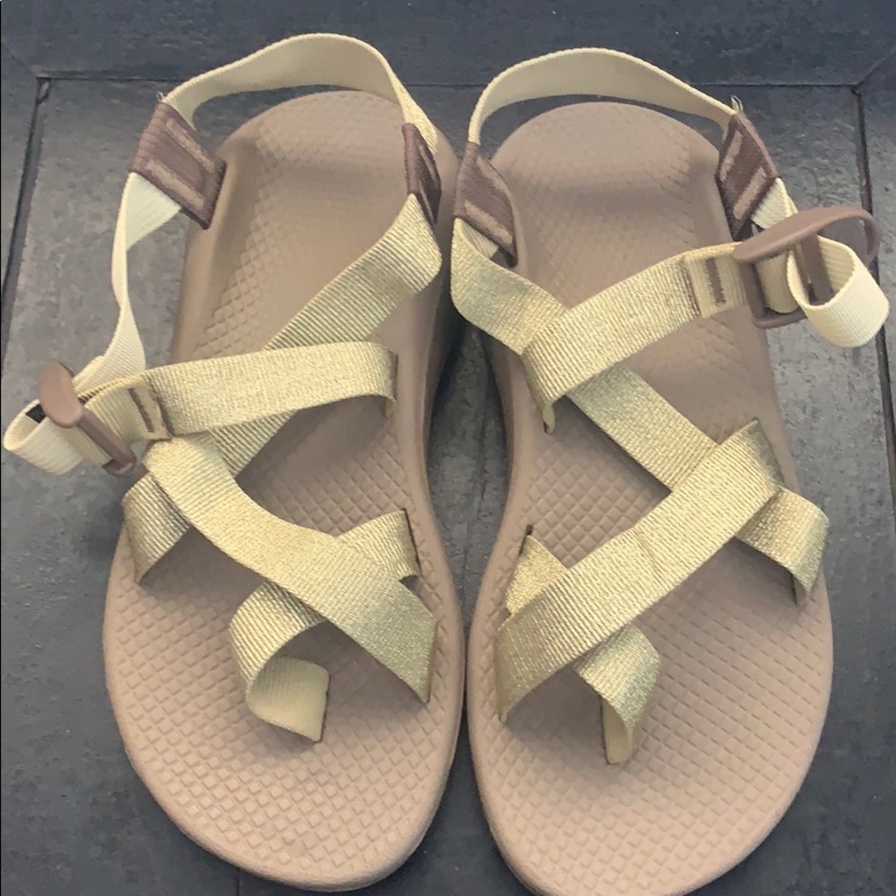 NWT Chaco Z/2 women’s sandals RARE sparkly gold